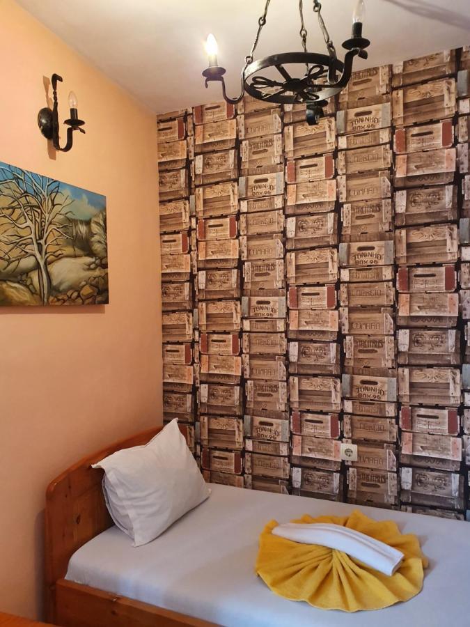 Семеен Хотел Българи Montana Bagian luar foto
